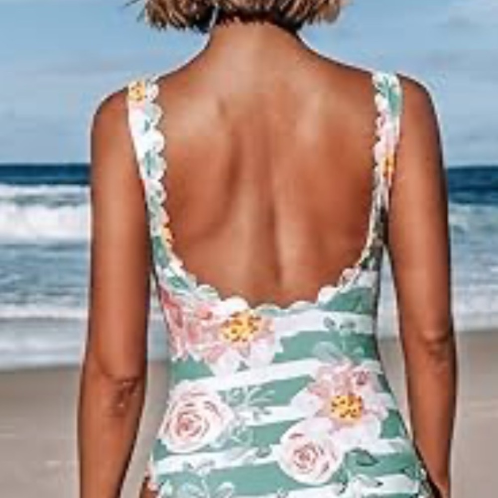 💜Cupshe NWT one piece floral stripped scallopped one swimsuit size medium💜 - Picture 8 of 9
